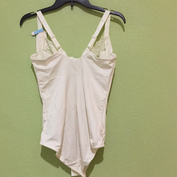 Maidenform firm control bodyshaper buil-in bra 40C - Picture 6 of 6